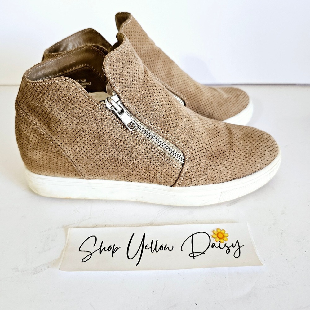 Cushionaire Hart Taupe Perforated Hidden Wedge Sneaker Booties Size 7.5M‎ Casual